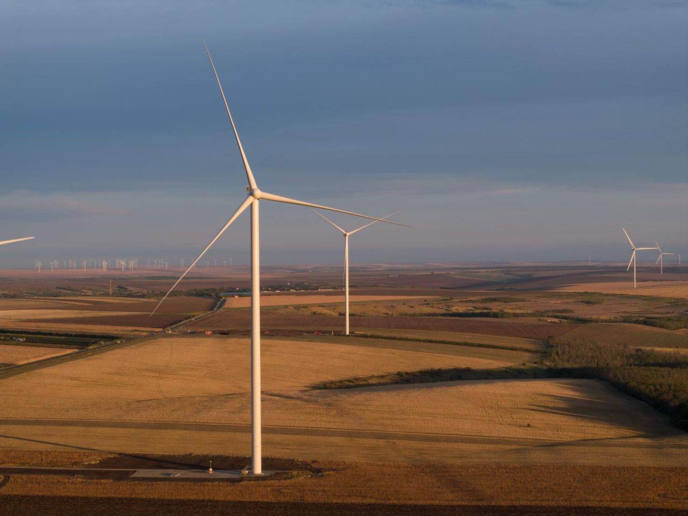 HELLENiQ ENERGY investește masiv în stocarea energiei electrice în România