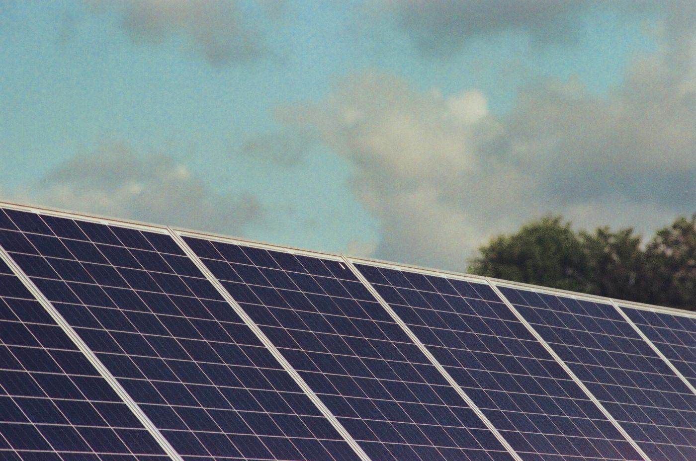 Profituri mari pentru operatorii de baterii în Europa pe fondul fluctuațiilor de preț la electricitate