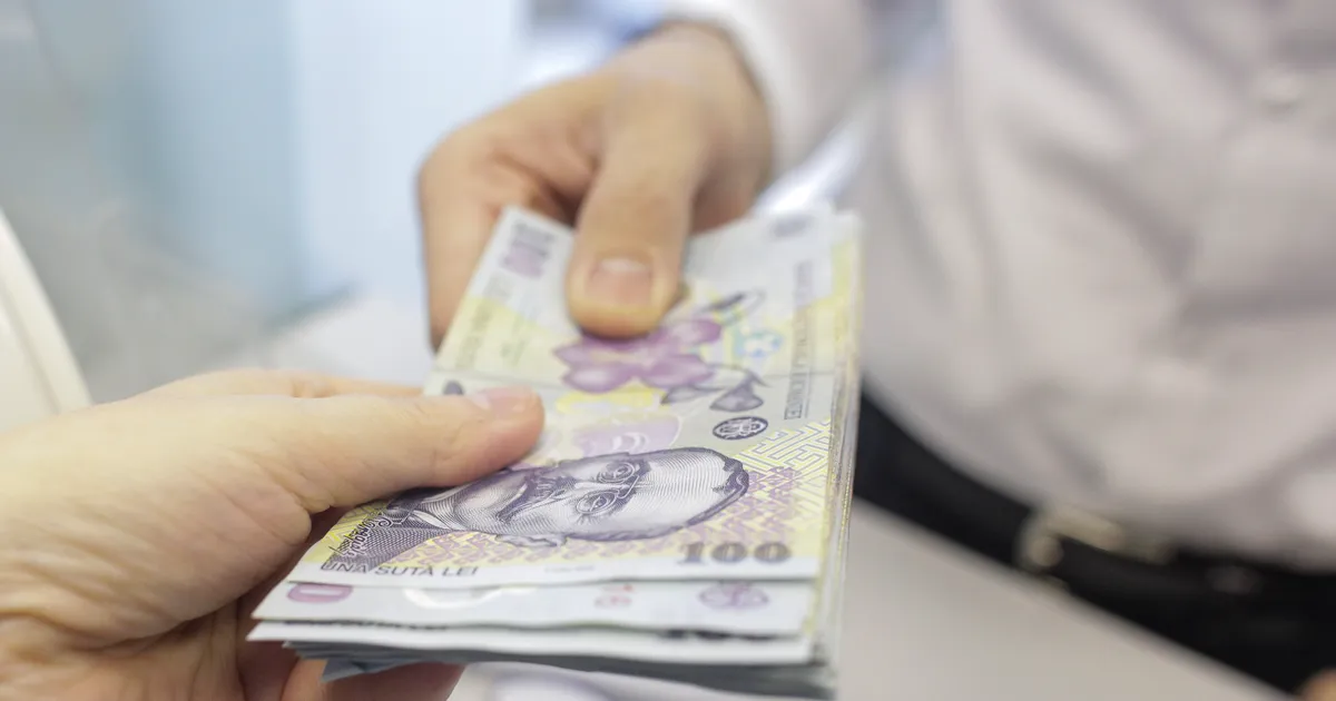 Salariul mediu net în România a scăzut în august. Vezi domeniile afectate de scăderea veniturilor