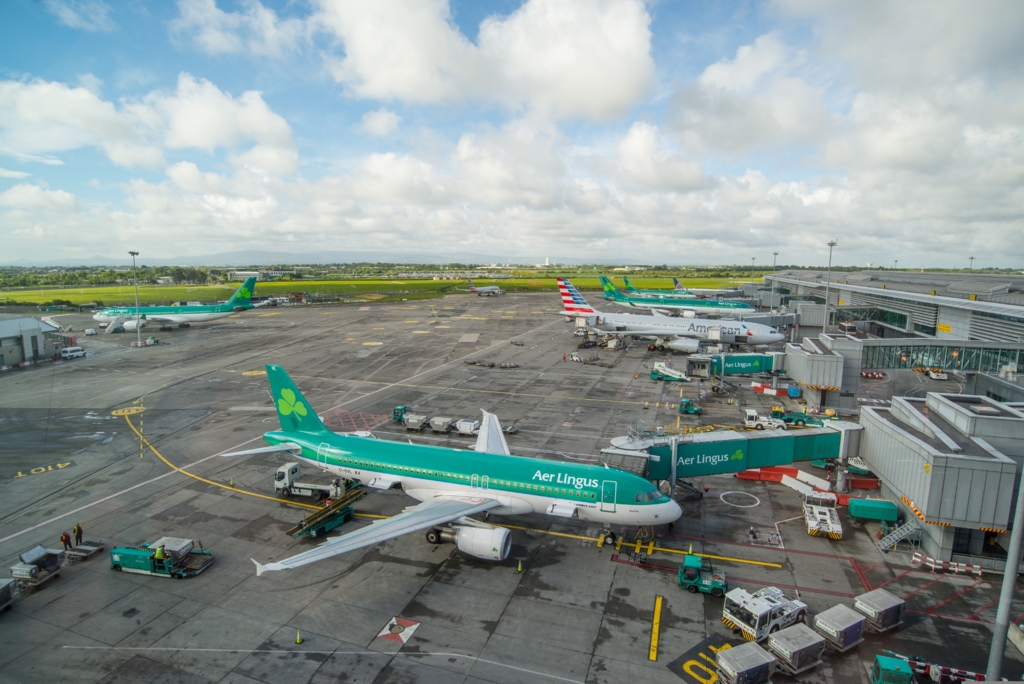 Operațiune de expulzare în Irlanda: 24 de români trimiși înapoi în țară cu un zbor charter costisitor