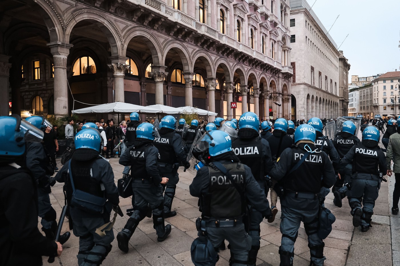 Italia trimite armata în Milano după jafuri și violențe. Guvernul Meloni anunță măsuri de securitate dure