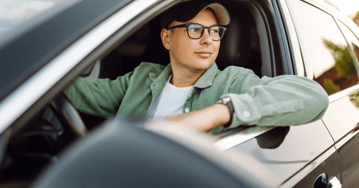 Cum eviți amenzile și impozitele după ce ai vândut un autoturism: pașii necesari pentru actualizarea actelor