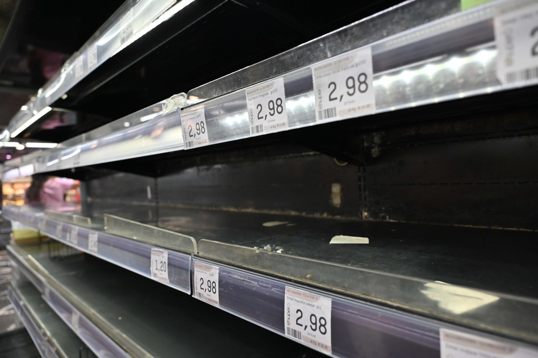 Criza aprovizionării în sudul Italiei: protestele împotriva prețurilor la combustibil golește magazinele și aeroporturile