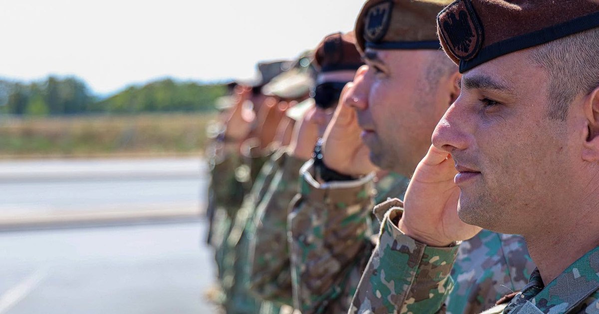 Pensionarii militari ar putea primi o indexare mai mare decât civilii, conform ministrului Muncii