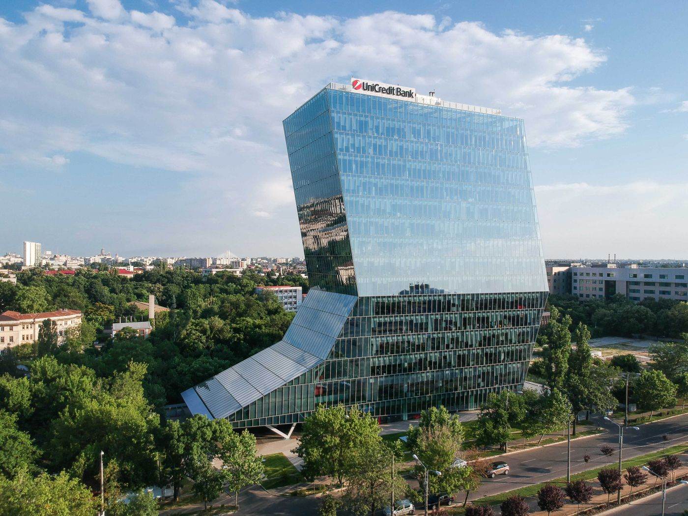 UniCredit Bank introduce proces digital pentru deschiderea conturilor de companie direct de pe telefon