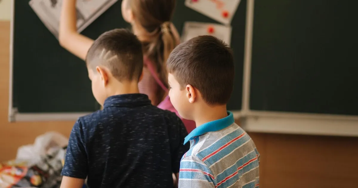 Doar 11.000 de copii din Diaspora învață limba română în școli, în contextul a aproape 1 milion de tineri