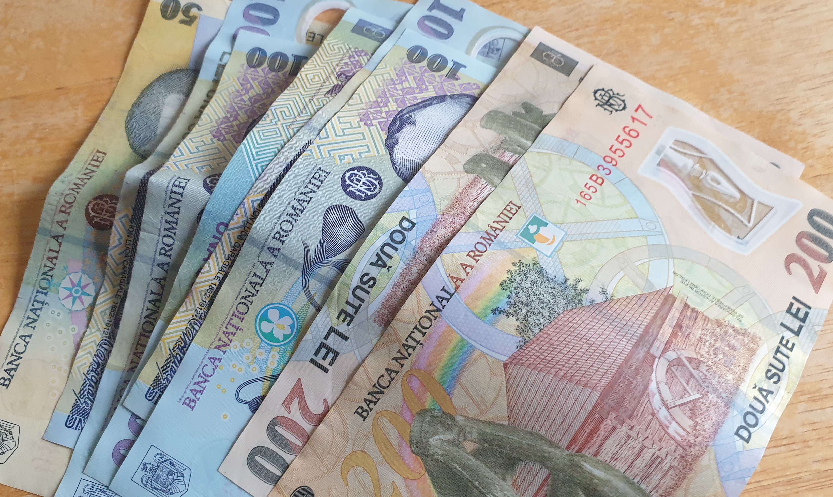 Evoluția salariilor în România: majorările din sectorul privat ar putea încetini în 2027