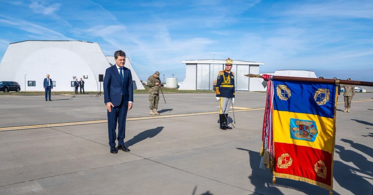 Nicușor Dan și Luca Niculescu au transmis mesaje de recunoștință militarilor de la Baza 86 Aeriană