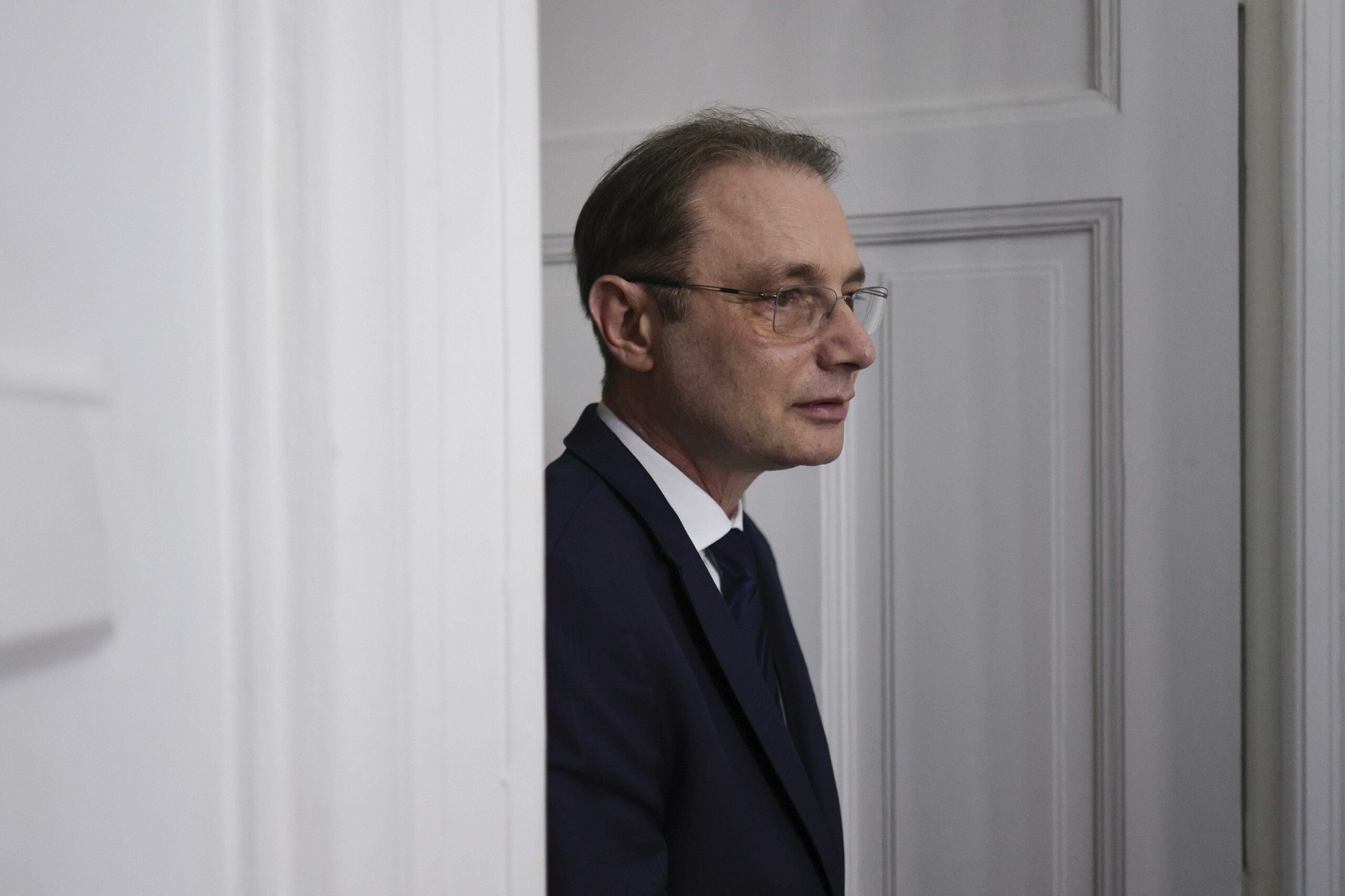 Premierul Luca Niculescu se află în Republica Moldova pentru o serie de întâlniri oficiale