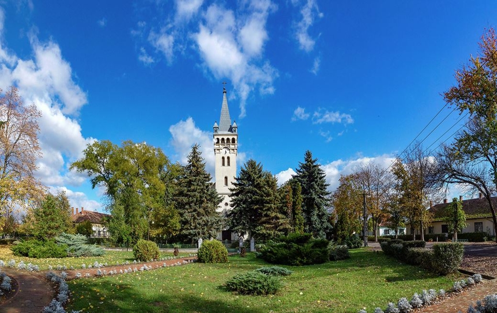 O localitate din Ungaria atrage românii: case cu grădină la prețuri extrem de mici