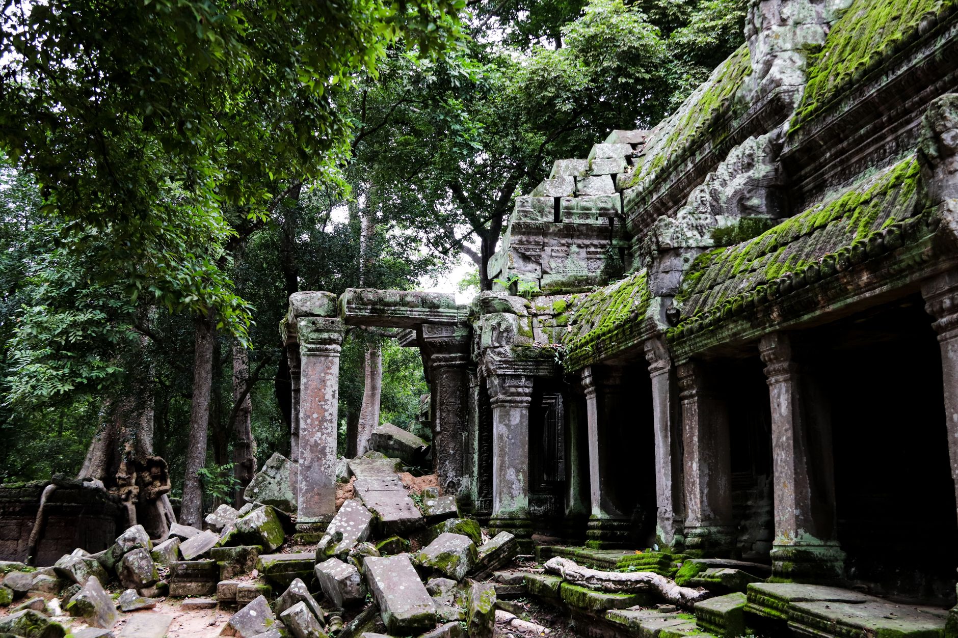 Explorarea Thailandei: de la piețele plutitoare și parcuri naturale la ruinele templelor khmere