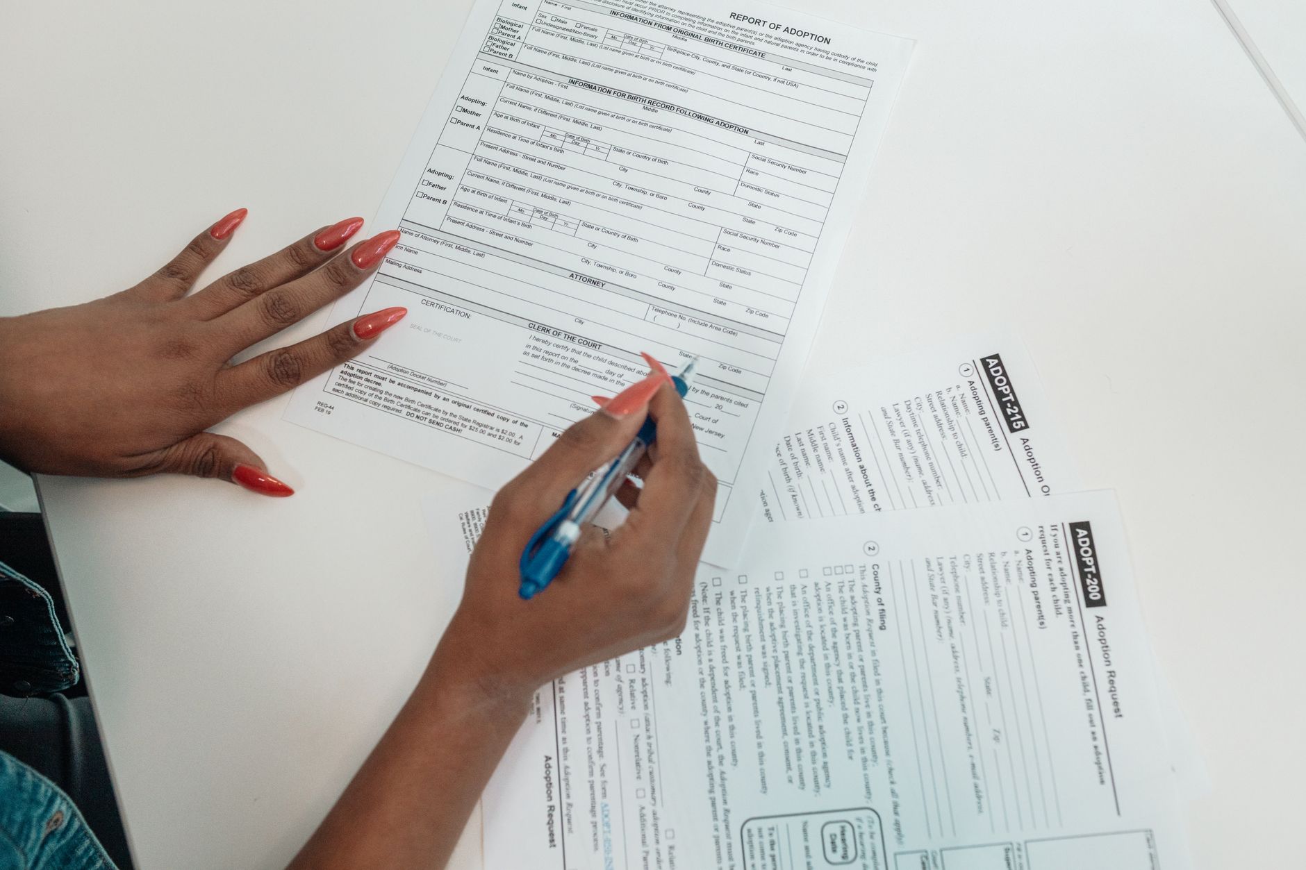 Românii vor să achite creditele ipotecare înainte de termen, arată un studiu REMAX Europe