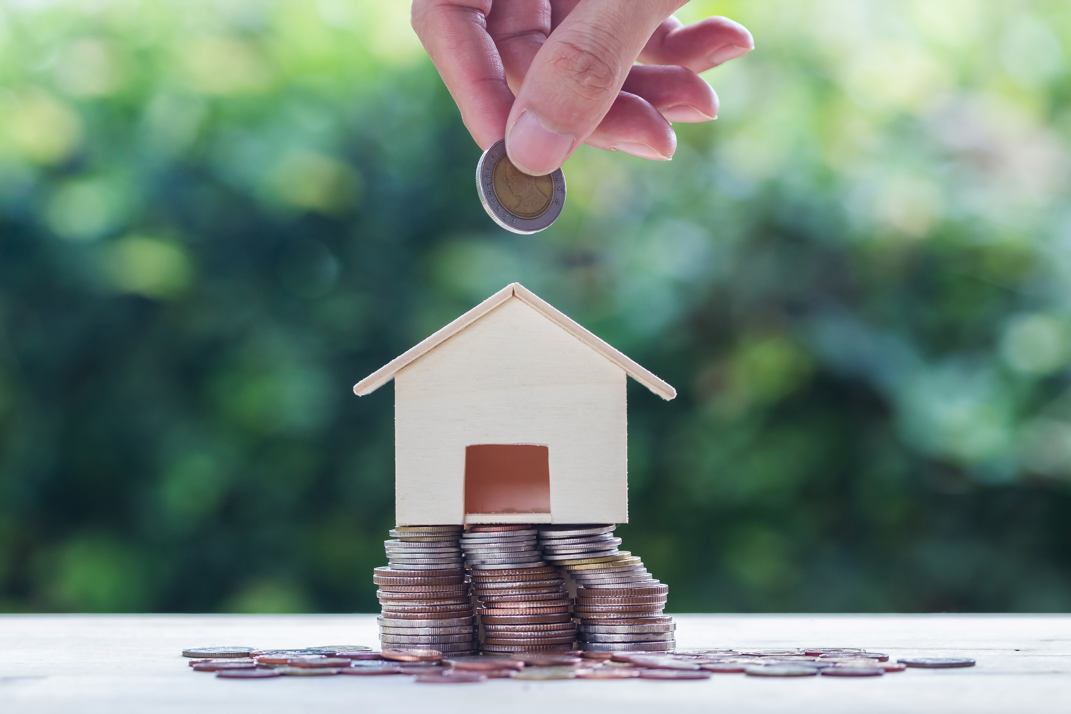 Românii vor să achite creditele ipotecare înainte de termen, mult peste media europeană