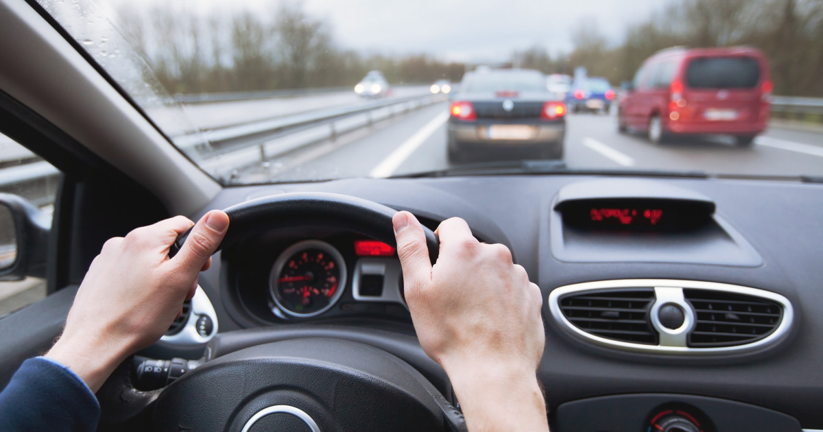 Cum te salvează „Regula celor două secunde” în trafic. Metoda care previne accidentele