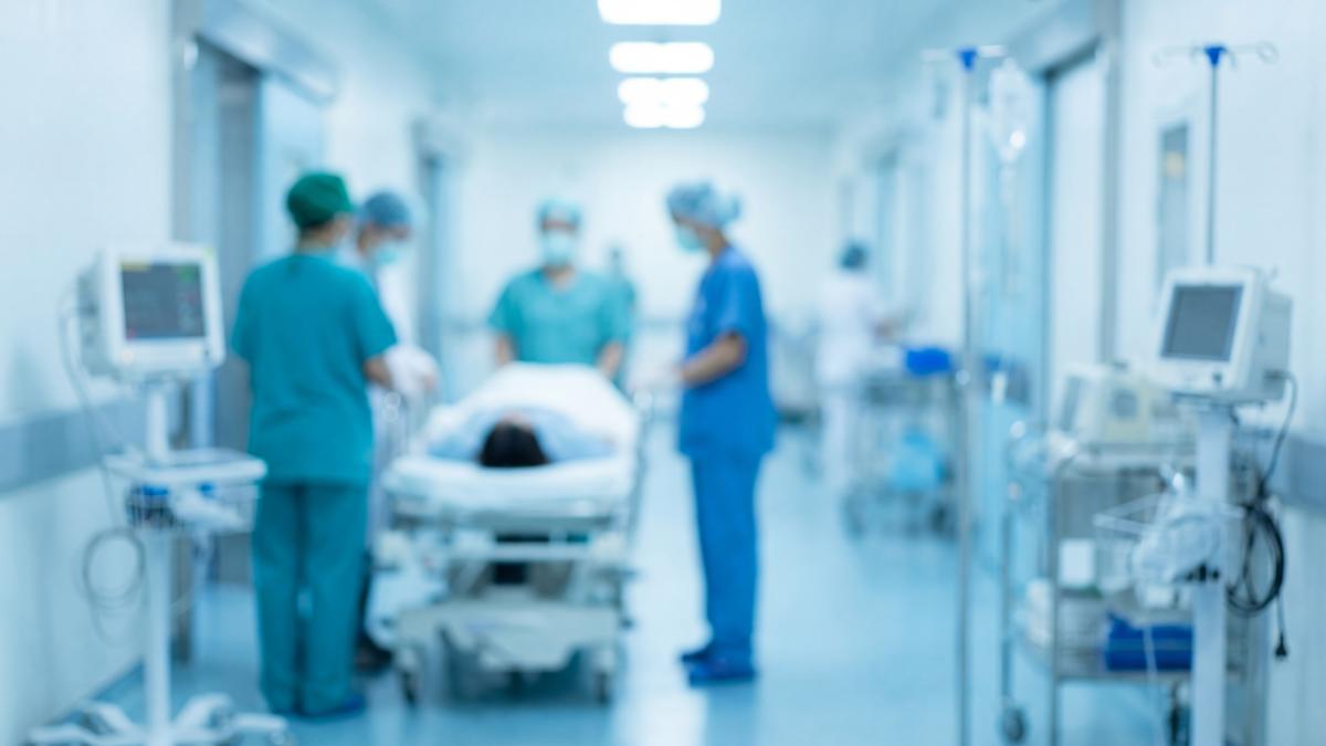 Medici arestați în Grecia după decesul cântărețului Giorgos Mazonakis în timpul unei proceduri de anti-îmbătrânire