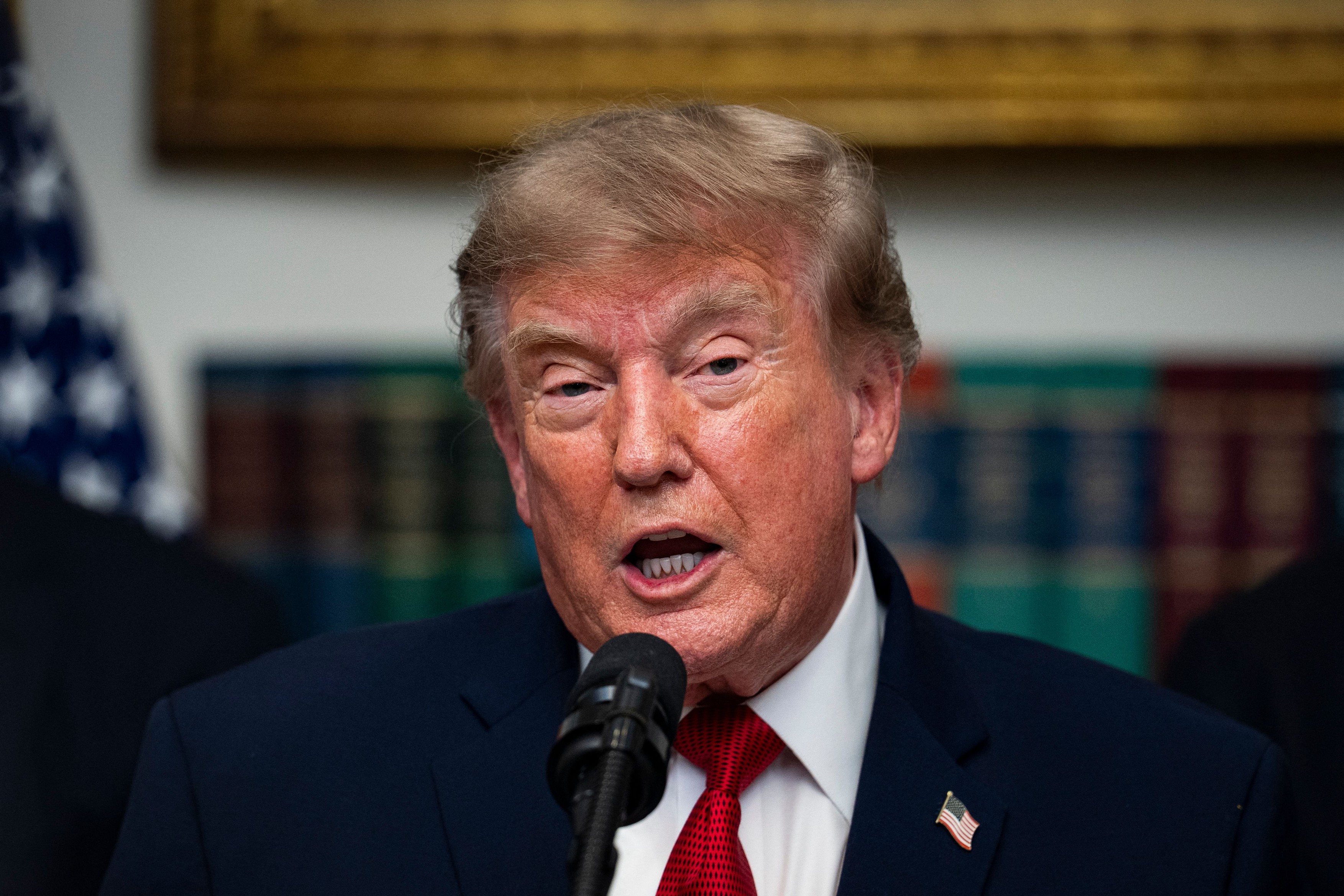 Donald Trump: Competiția cu China în domeniul AI este mai importantă decât riscul existențial pentru omenire