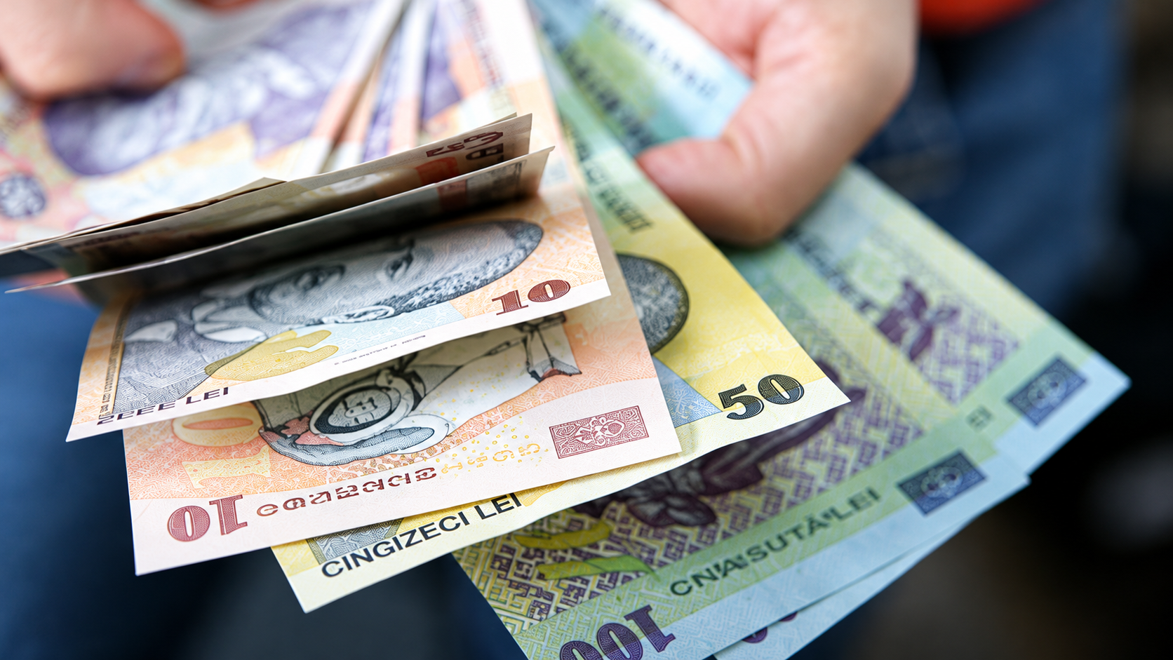 Sectorul industrial oferă salarii mari în România: zece domenii depășesc pragul de 6.000 de lei net