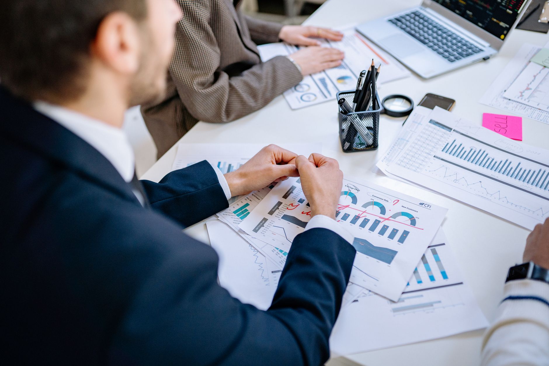 Bulgaria depășește România la nivelul salariului minim net începând cu anul 2027