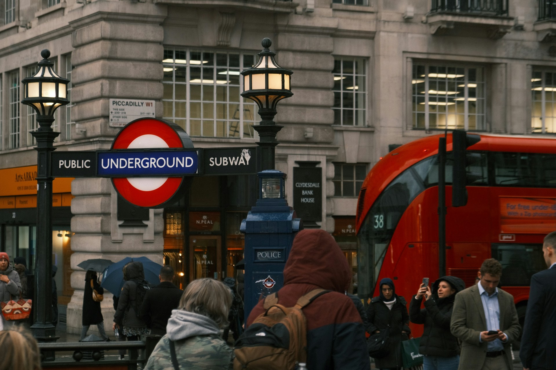 Cheltuieli record în Marea Britanie: 11,9 miliarde de lire sterline plătite unor gospodării cu cetățeni străini