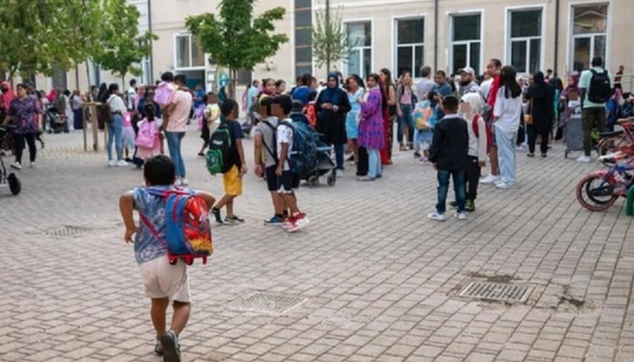 Italia pregătește măsuri dure în școli: limitarea numărului de elevi străini și interzicerea burqăi