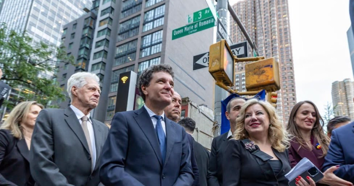 Nicușor Dan s-a întâlnit cu comunitatea românească din New York și a dezvelit o plăcuță memorială