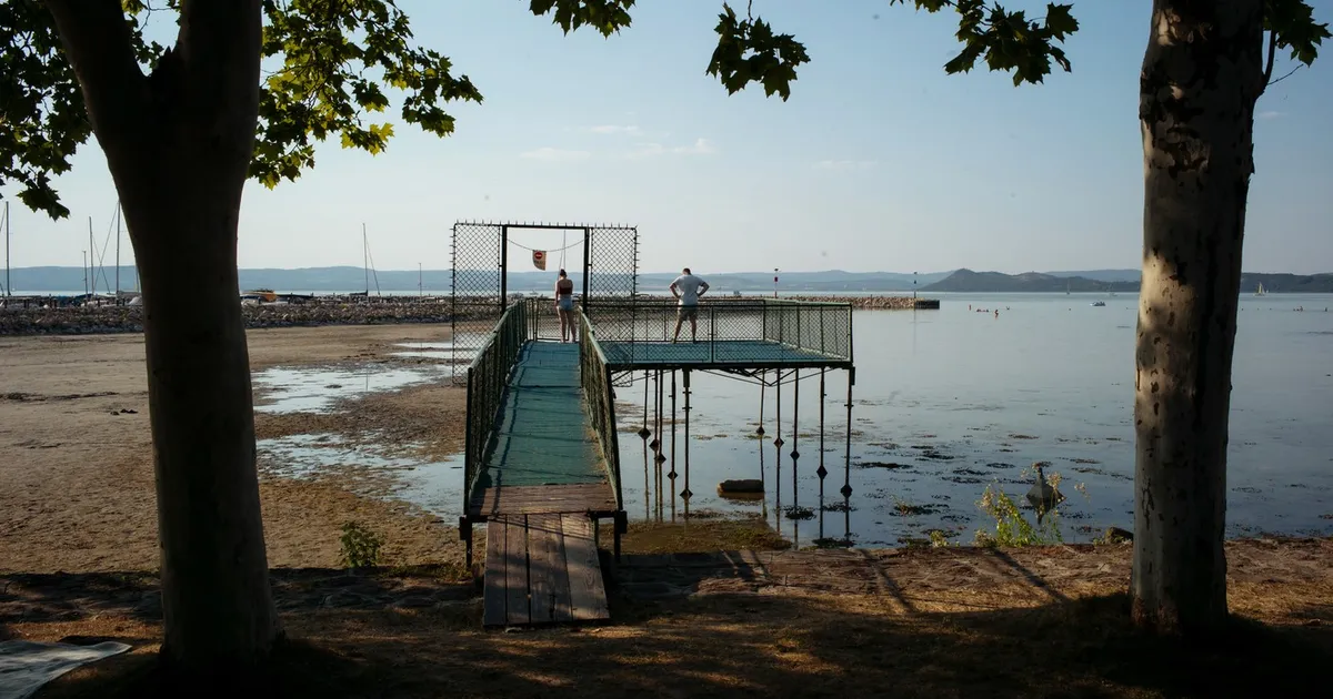 Construcțiile masive și schimbările climatice amenință ecosistemul lacului Balaton