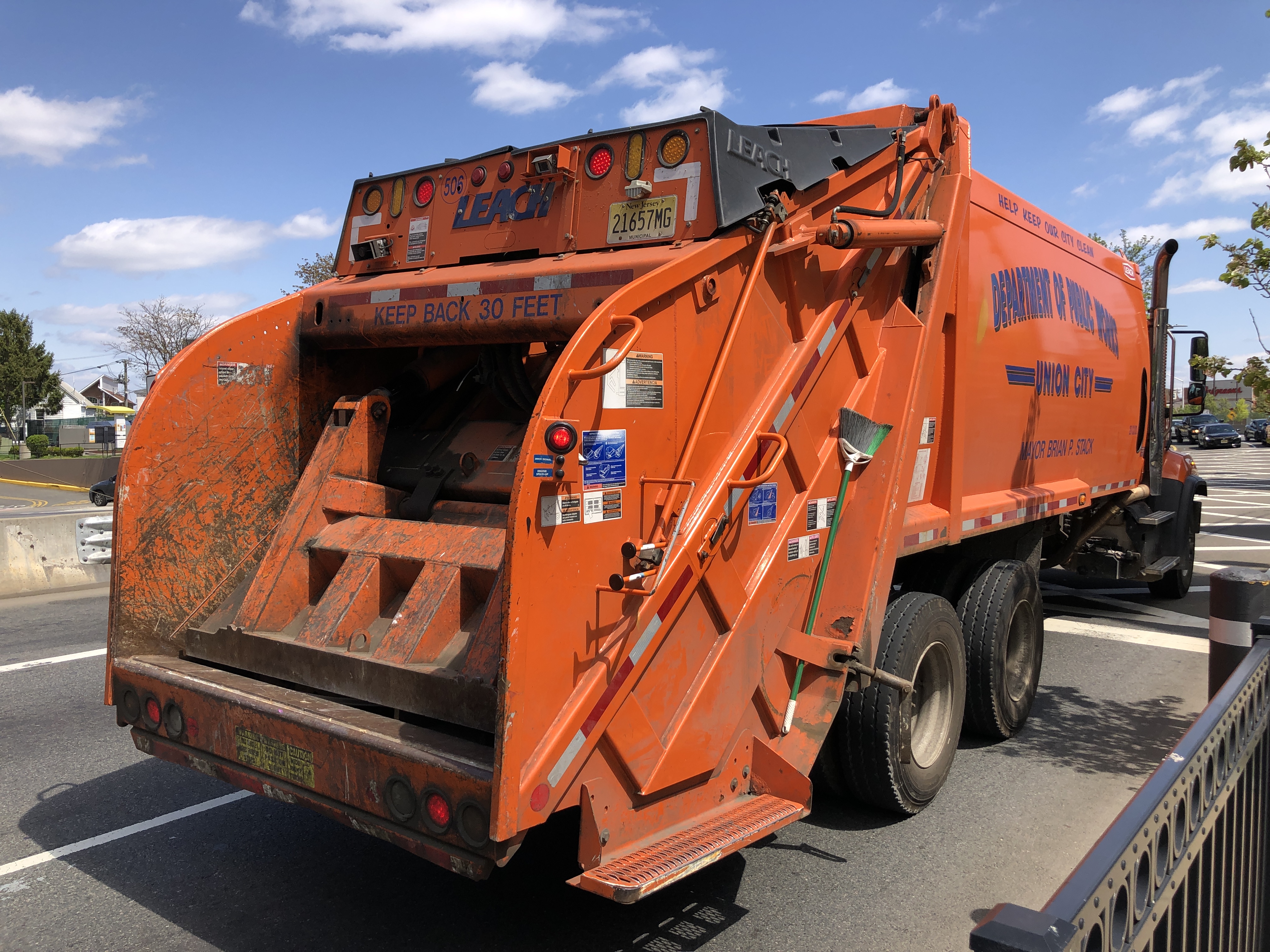 Incendiu într-un autospecială de gunoi din Sibiu cauzat de un acumulator de trotinetă electrică