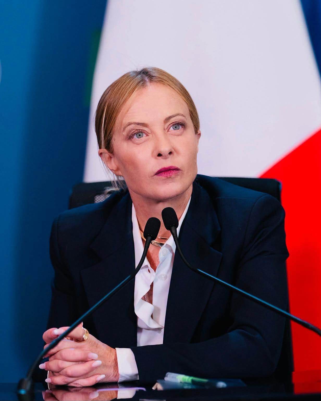 Italia introduce restricții pentru elevii străini și interzice acoperirea feței în școli