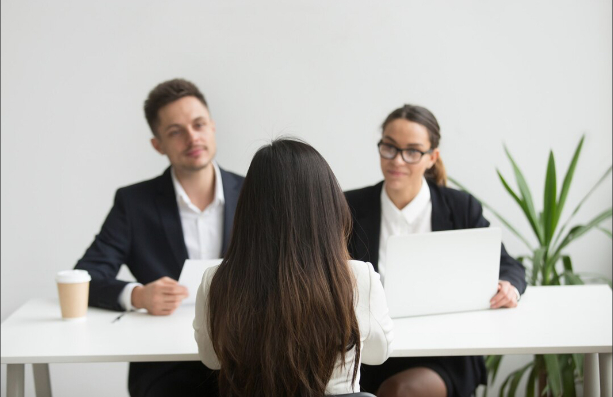 Reduceri de taxe pentru tinerii cu contracte part-time: se propune eliminarea unor obstacole în angajare