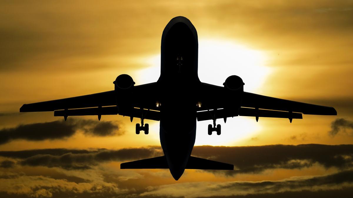 Atenționare de călătorie pentru Italia: Traficul aerian în Catania este suspendat din cauza vulcanului Etna