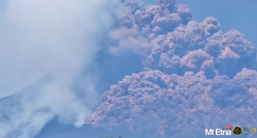 Alertă MAE pentru Sicilia: Traficul aerian în Catania este suspendat din cauza erupției vulcanului Etna