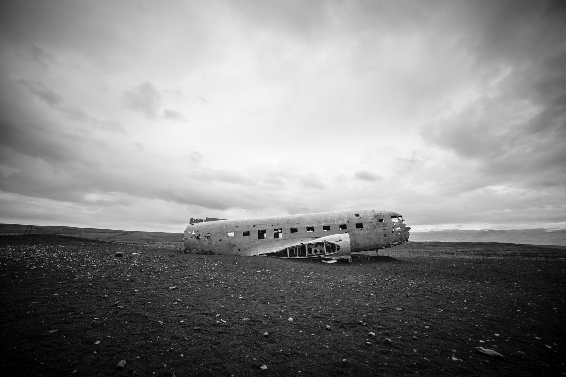 Fragmente de dronă găsite pe un câmp în Republica Moldova, în raionul Ștefan Vodă