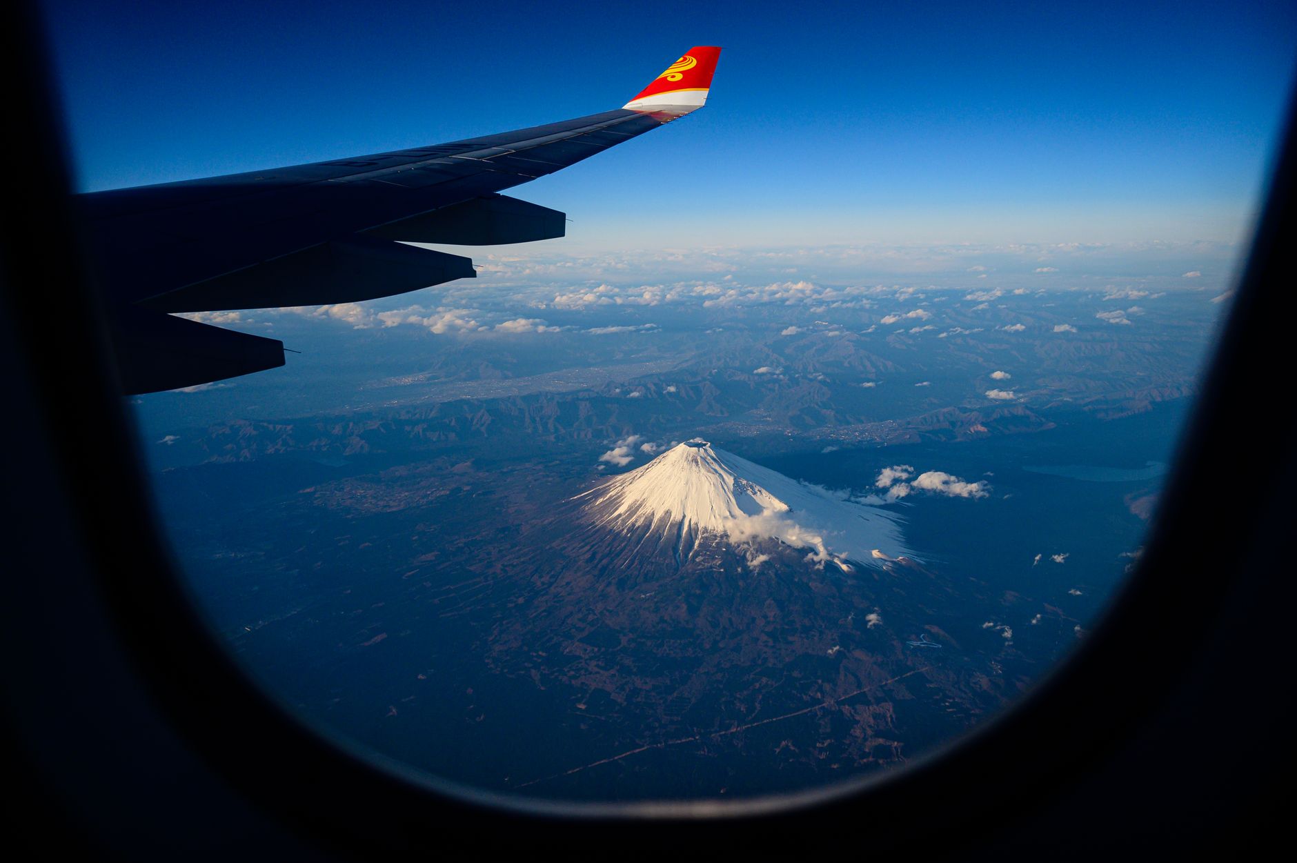 Zboruri suspendate în Sicilia din cauza vulcanului Etna. MAE avertizează românii care călătoresc în regiune