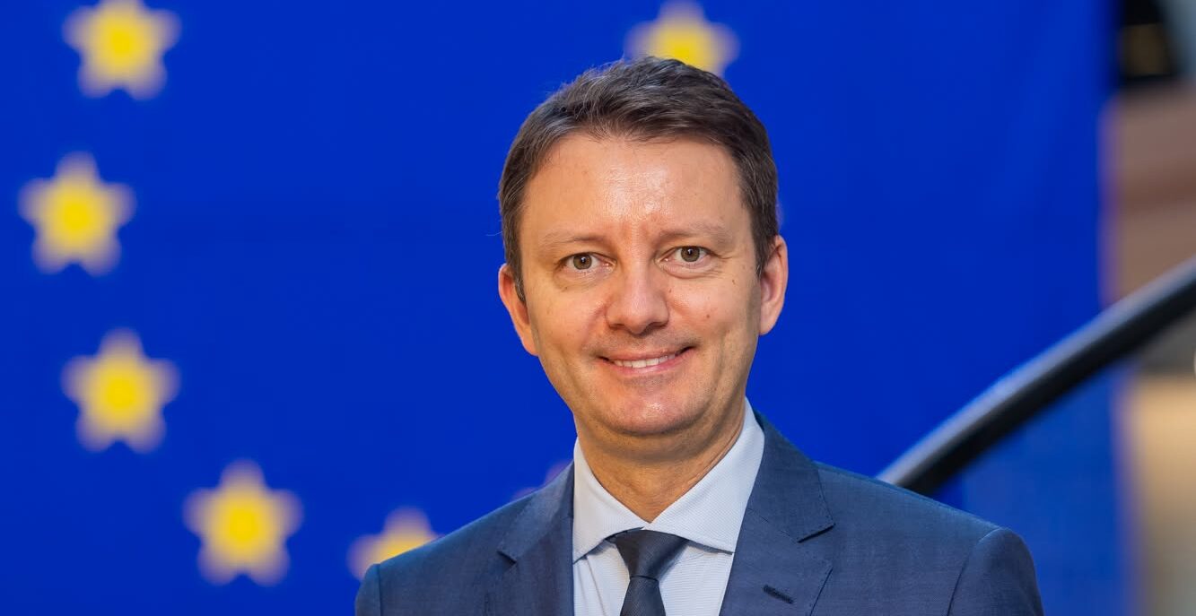 Mesaj pentru diaspora în Parlament: Siegfried Mureșan susține că românii se vor întoarce dacă vor găsi locuri de muncă bune