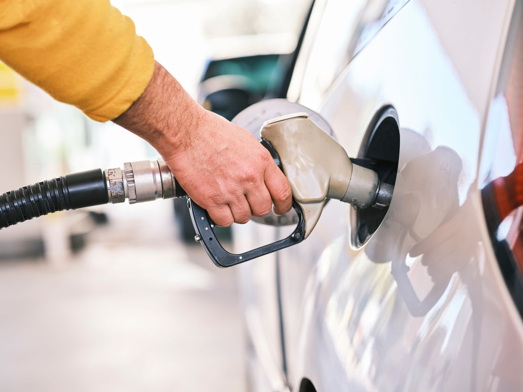 Impactul scumpirii carburanților asupra românilor cu salariul minim: un plin de benzină costă peste 11% din venit