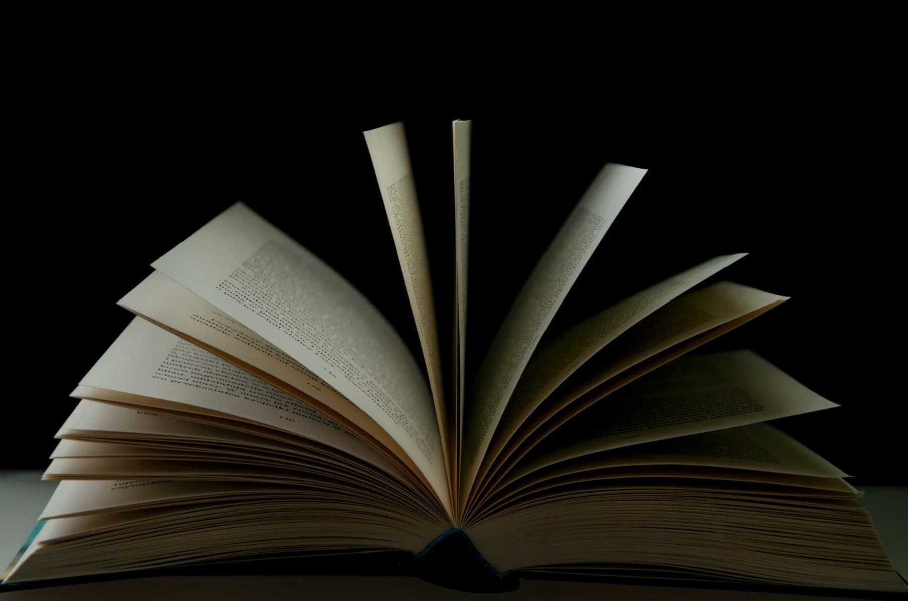 Turneu literar pentru copiii românilor din Europa: 16 autori vor vizita opt țări