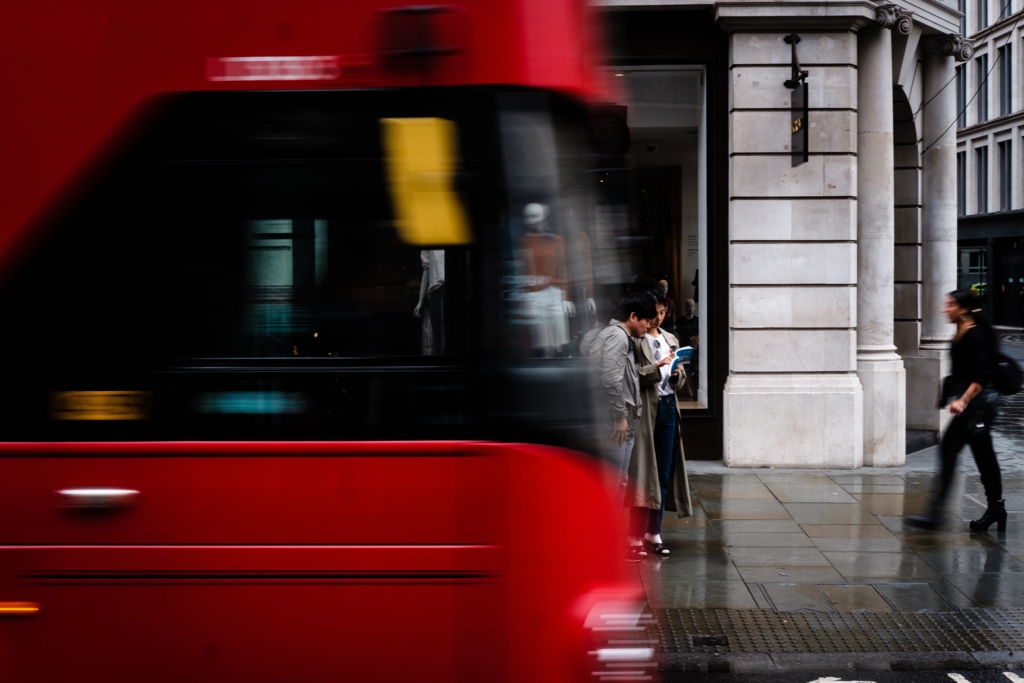 Românii sunt cea mai hulită minoritate din Marea Britanie, în ciuda contribuției economice masive