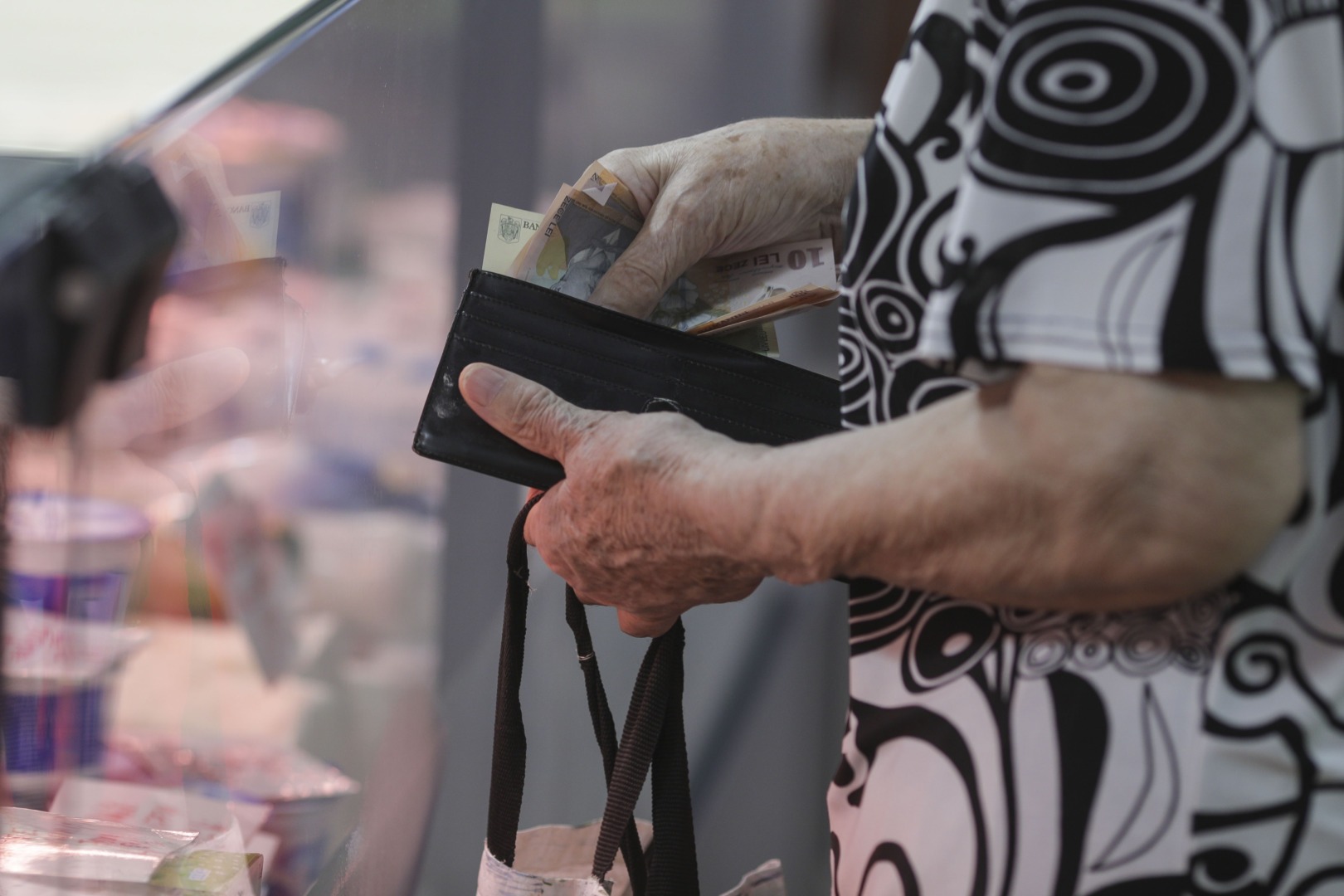 Pensionarii cu venituri mici vor primi o a doua tranșă de ajutor financiar în decembrie 2026