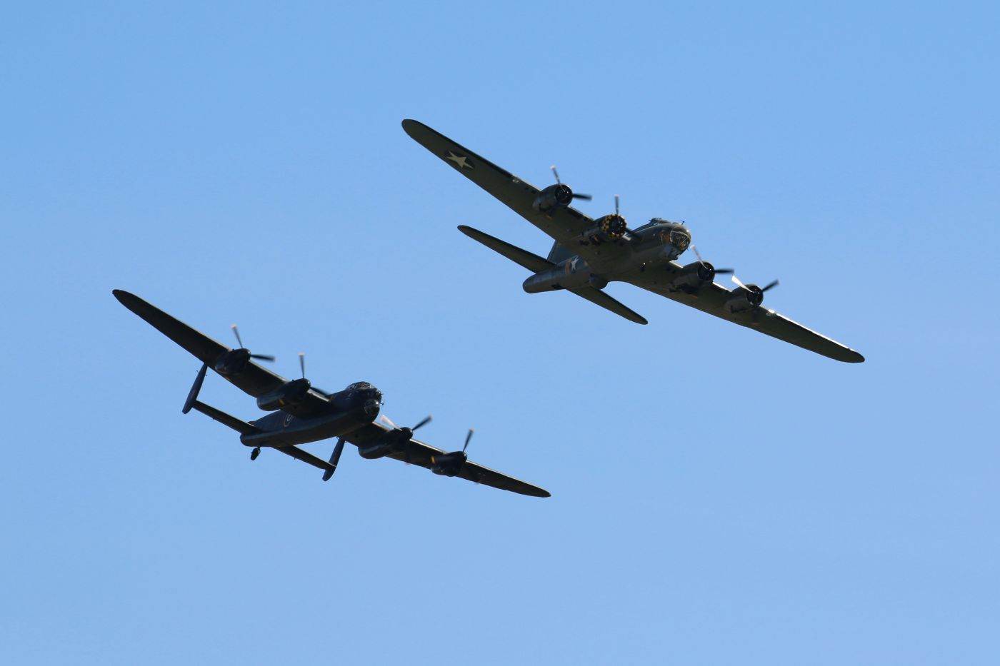 SUA au retras bombardierele B-1 de la baza aeriană RAF Fairford din Marea Britanie