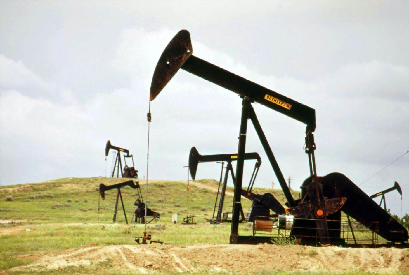 Rezervele strategice de petrol sunt aproape epuizate: 80% din stocurile promise au fost deja eliberate