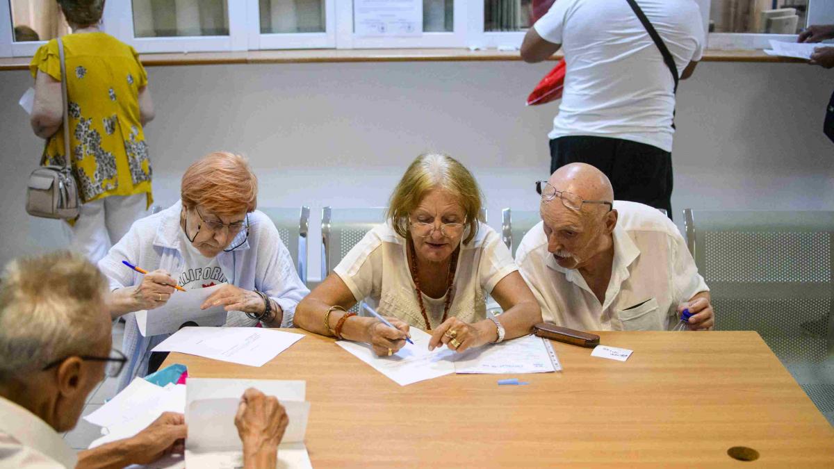 Reguli pentru cumulul pensiei cu salariul: cine poate lucra fără pierderi și cine este restricționat