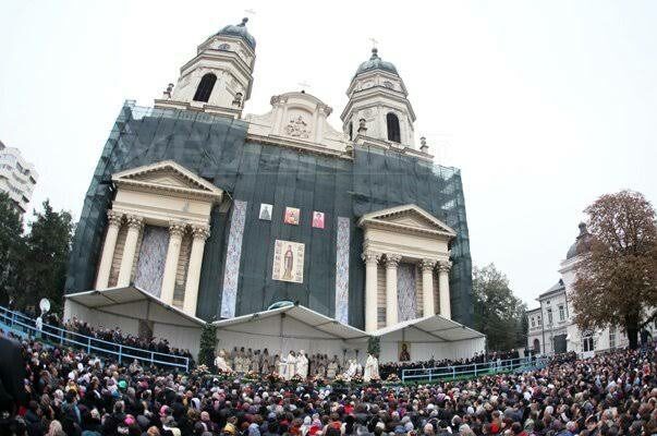 Iași pregătește pelerinajul la Sfânta Parascheva: Moaștele Sfântului Cuvios Paisie de la Sihăstria vor fi cinstite