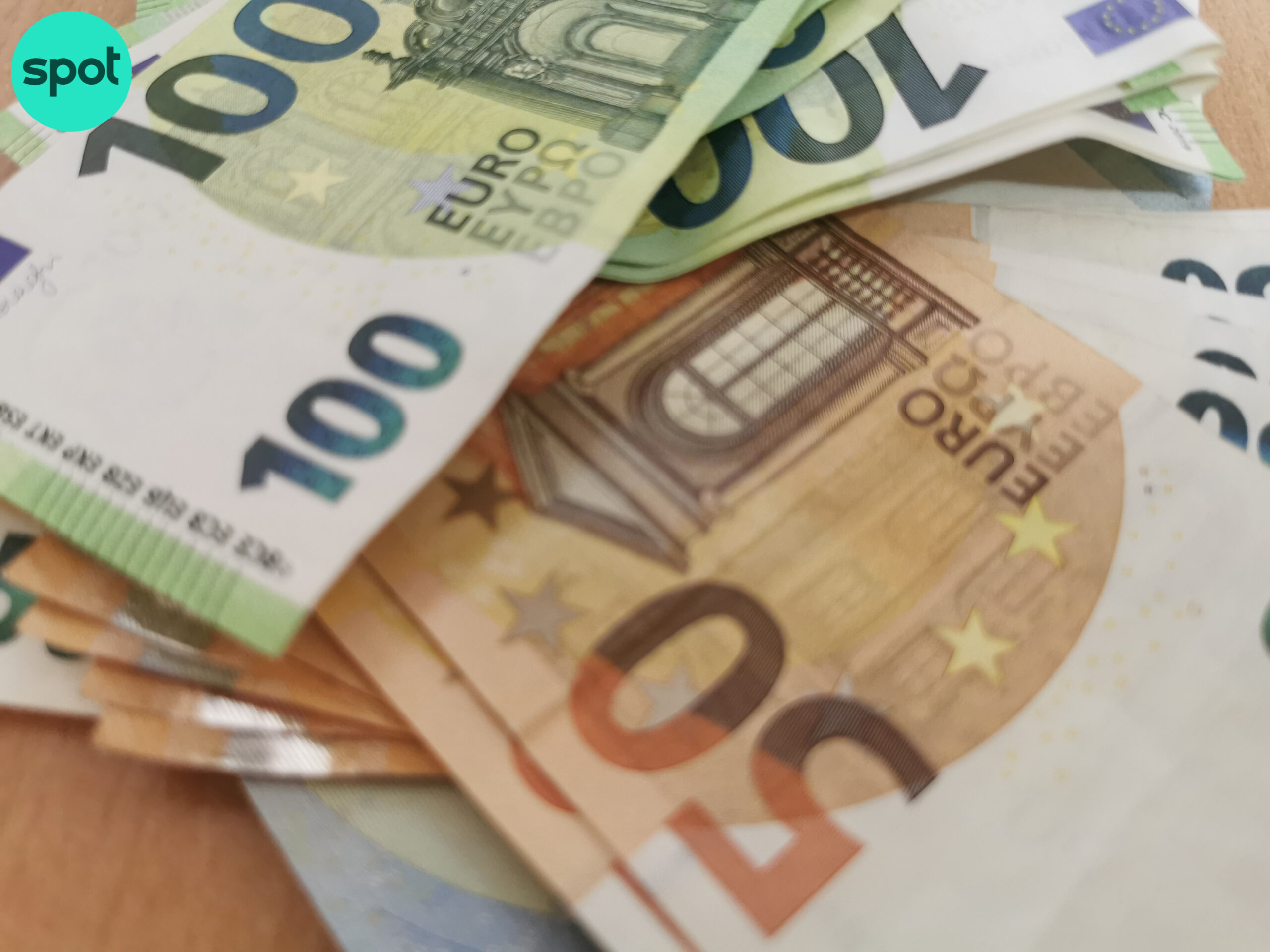 Cursul euro a atins un nou record la BNR, depășind pragul de 5,35 lei