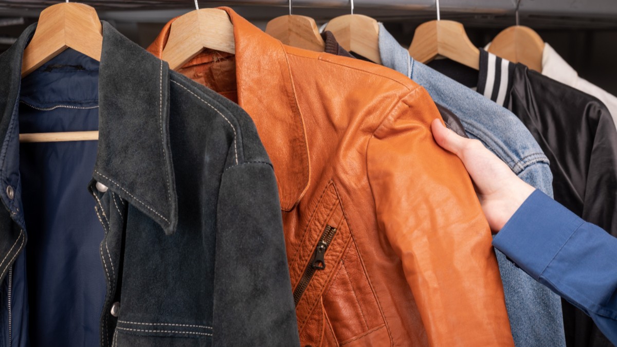 Un tânăr a părăsit marketingul pentru a vinde haine second-hand. Câștigă aproape 12.000 de euro lunar