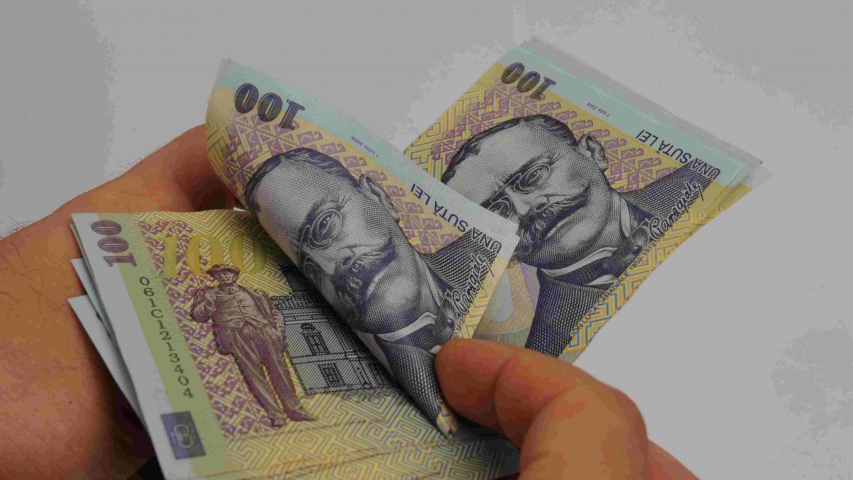 Cum dispar sute de lei din portofelul românilor: impactul cheltuielilor mici și repetitive asupra bugetului lunar