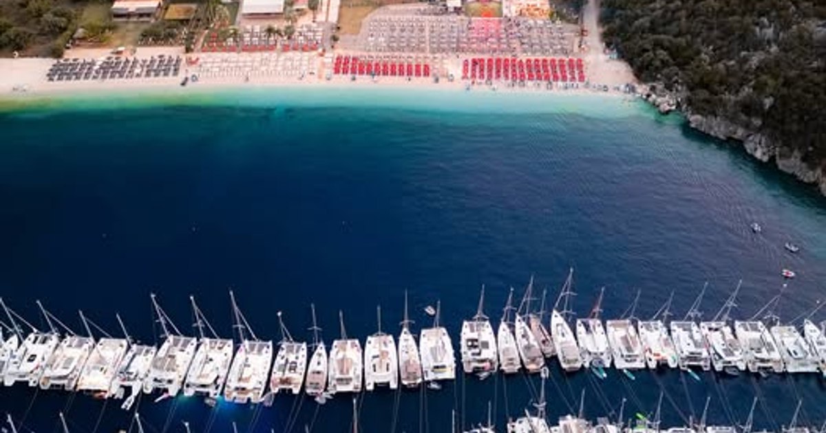 Record mondial de teorie nautică în Grecia: 632 de navigatori, majoritatea români, au scris istorie