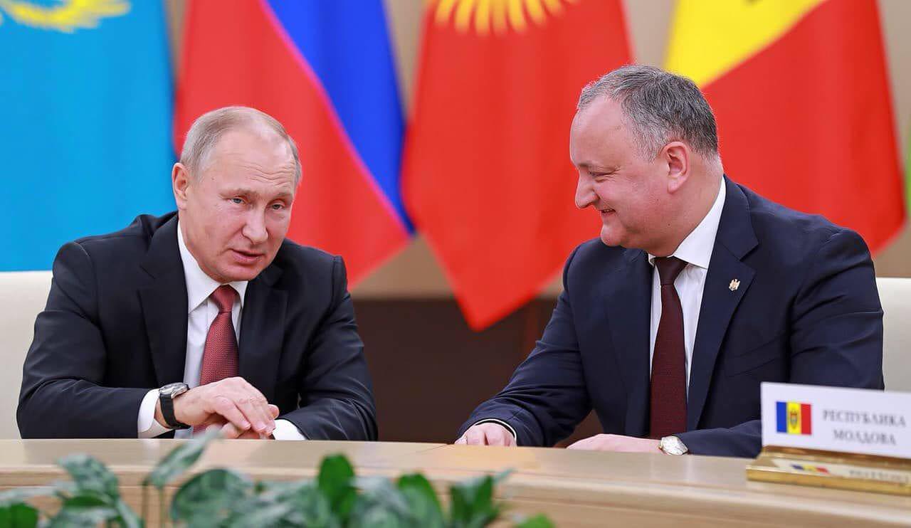 Igor Dodon a felicitat liderul de la Kremlin de ziua de naștere: reacții dure în Republica Moldova