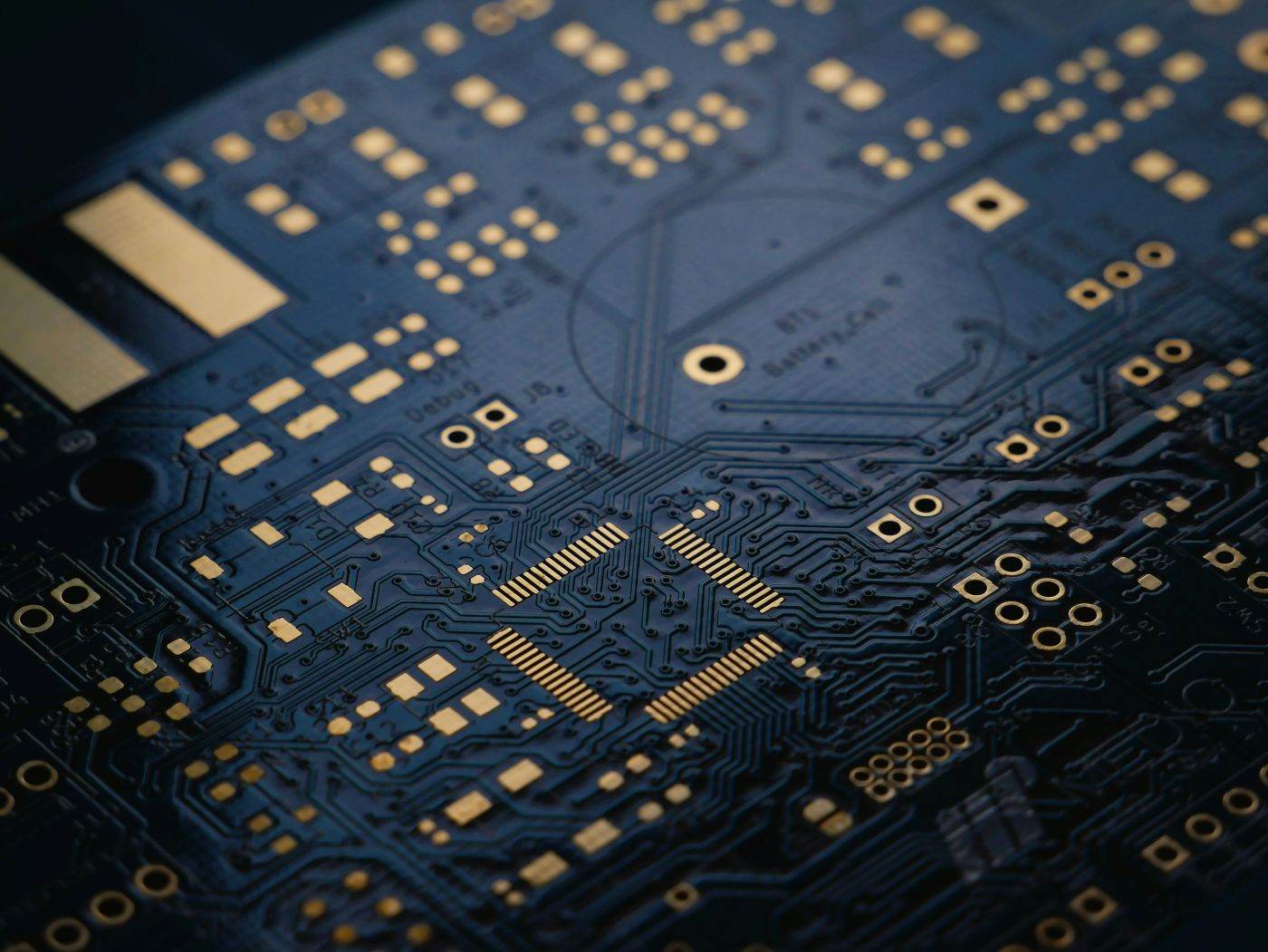 Microsoft dezvoltă propriile cipuri pentru inteligență artificială pentru a scădea dependența de Nvidia